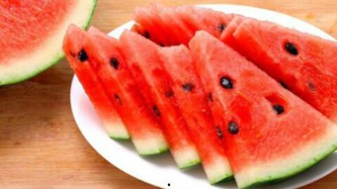 楼梯吃瓜视频,揭秘网络热传视频背后的故事 第1张 楼梯吃瓜视频,揭秘网络热传视频背后的故事 第1张